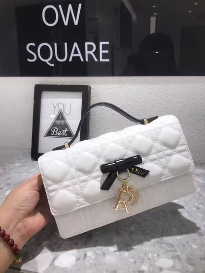 Dior
120 dhs🇦🇪🇦🇪
with box

Zain265
♥️♥️♥️