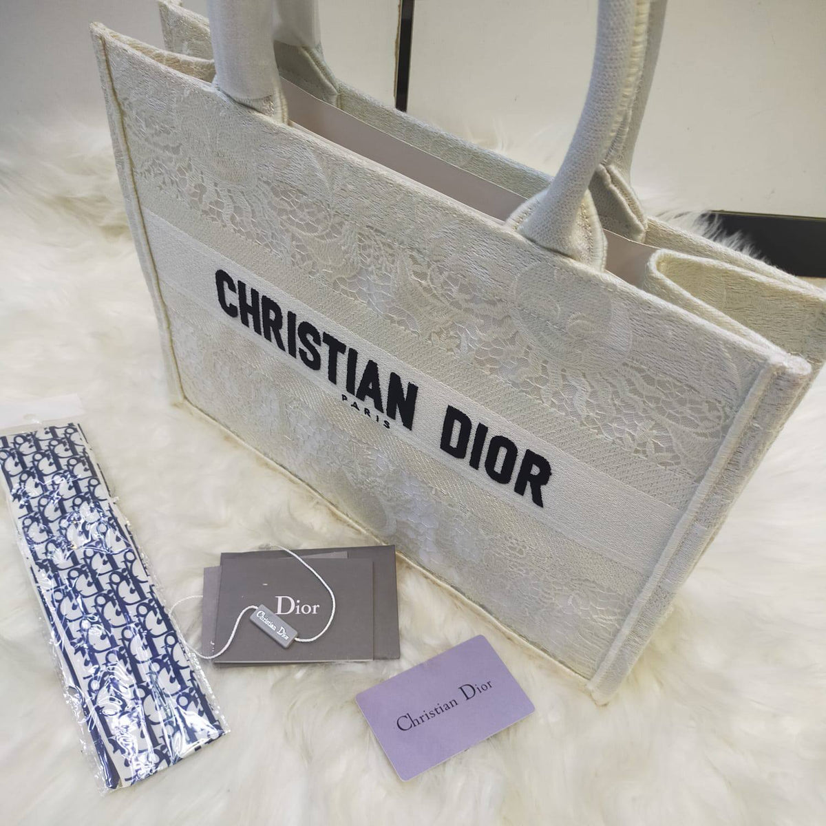 Dior

125 dhs🇦🇪🇦🇪
High quality 

Zain235
♥️♥️♥️