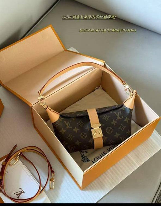 LV
Pochette Mia
Master quality
22cm  

with box
🎁🎁🎁

230 dhs🪙🪙

Zain95
♥️♥️♥️