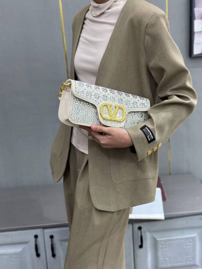 VALENTINO 

NEW CANE 
GOOD QUALITY 

SMALL SIZE 
WITH BOX  
105 dhs🇦🇪🇦🇪

Zain295
♥️♥️♥️