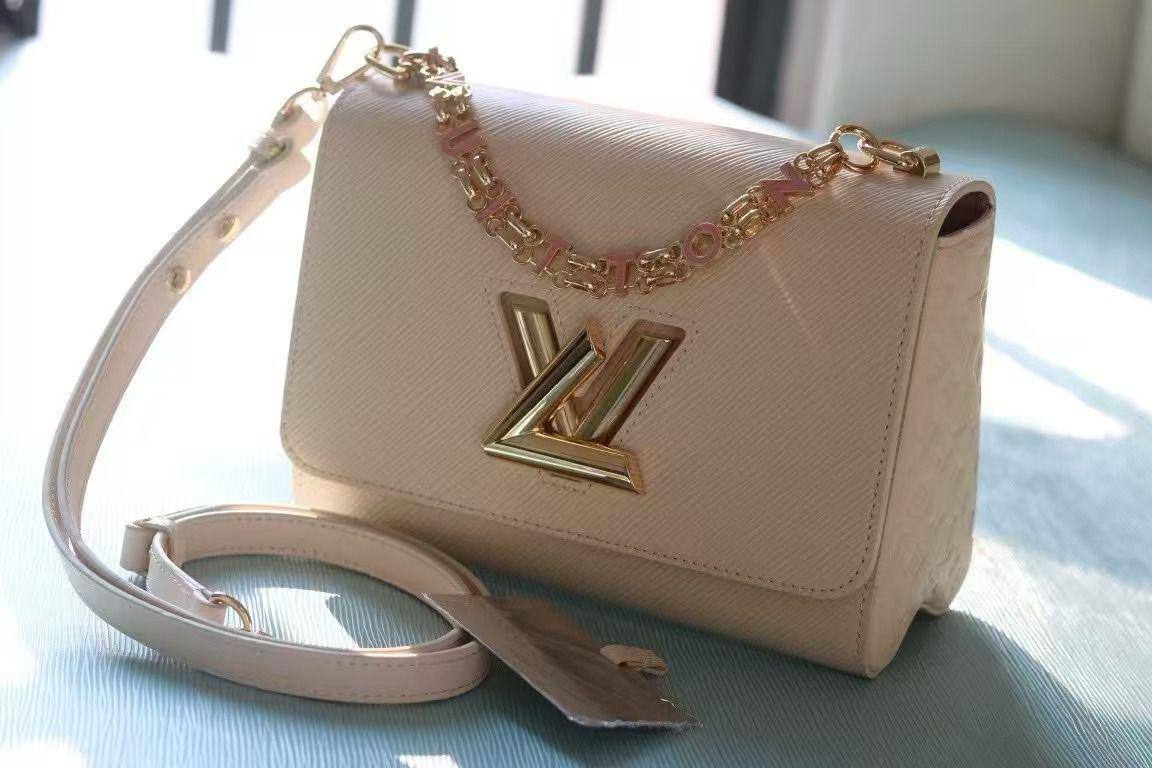LV
Master 
370 dhs❣️

Zain153
♥️♥️♥️