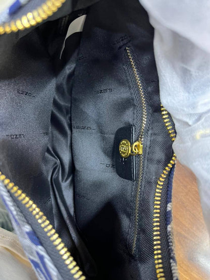 Fendi 
100 dhs✅

with box🎁

size 24cm

Zain213
♥️♥️♥️