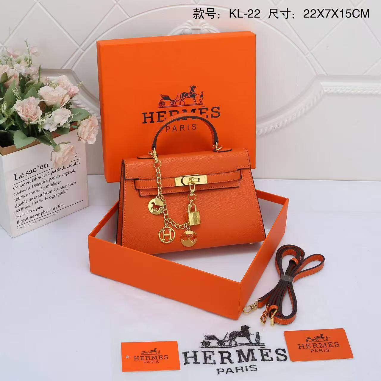 Hermes
Size  22cm
Withbox
100 dhs🇦🇪🇦🇪

Zain04
♥️♥️♥️
