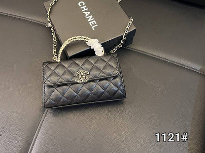 Chanel
95 dhs💓
with box

size 19cm

Zain26
♥️♥️♥️