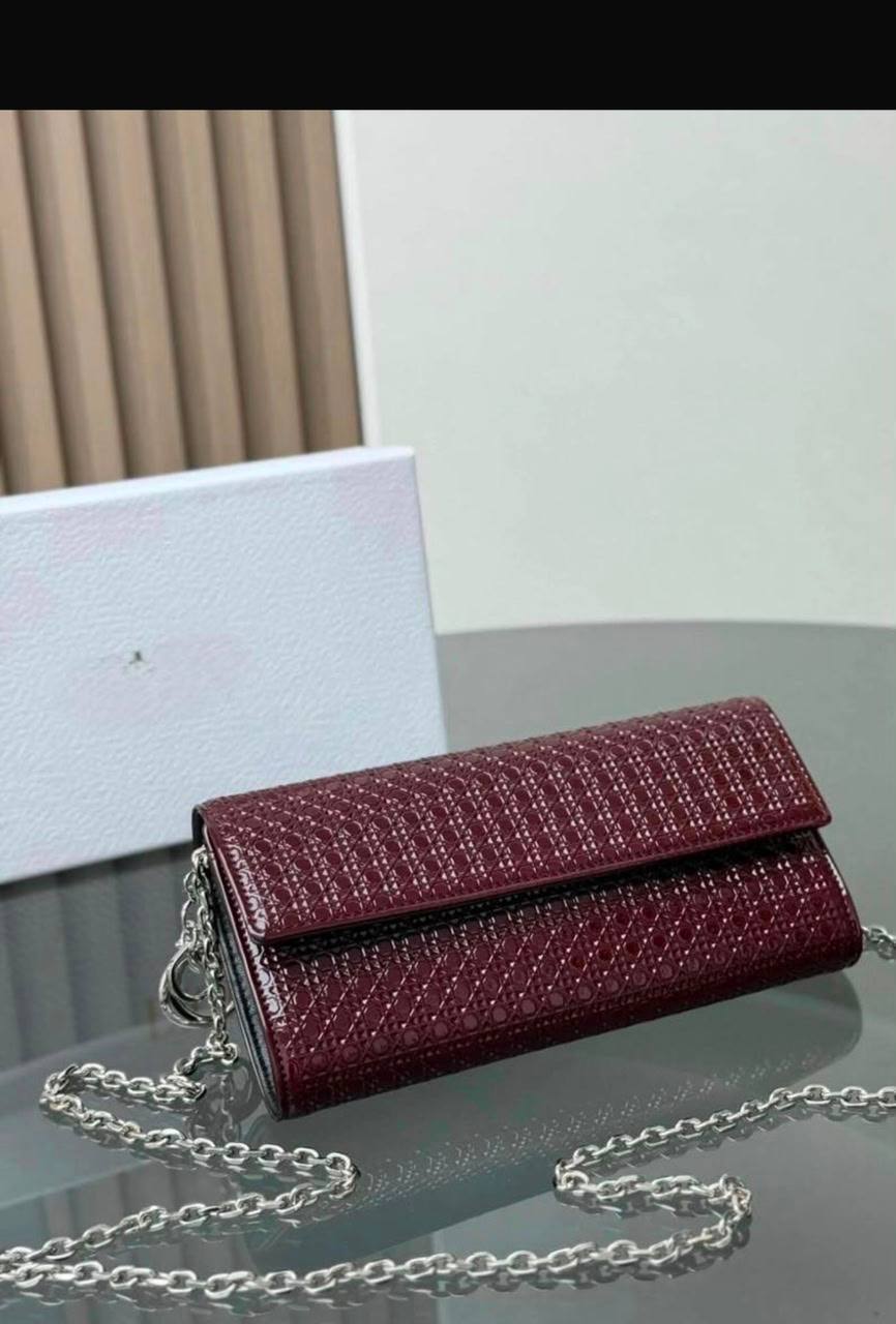 Dior
105 dhs🇦🇪🇦🇪 
with box high quality

Zain21
♥️♥️♥️