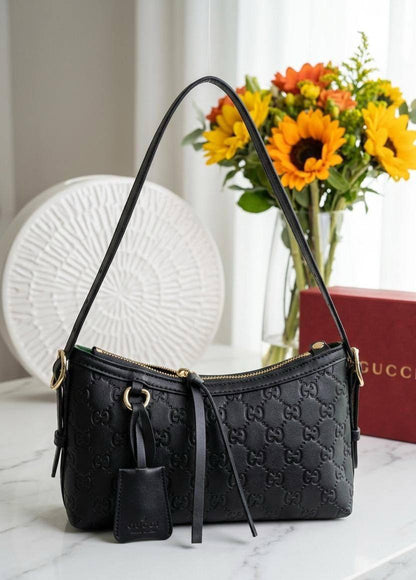 GUCCI 
GOOD QUALITY 🔥💯
85 DHS✅

WITH BOX 📦

Zain28
♥️♥️♥️