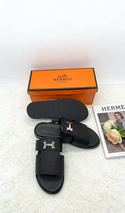 Mens Hermes Slippers 
Sizes 40 to 45 
75 dhs🇦🇪

Zain232
♥️♥️♥️