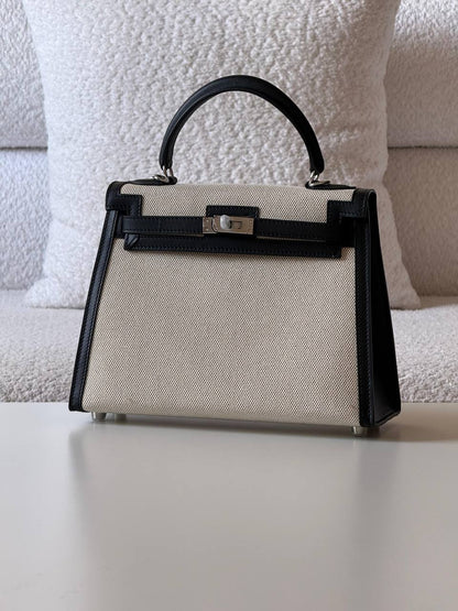 Hermes kelly 25cm💕master quality😍

with box❤️
🎁🎁🎁

480 dhs🪙💚

Zain52
♥️♥️♥️