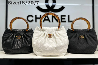Chanel
105 dhs✅ 
with box 
🎁🎁🎁

Size :18/20/7

Zain07
♥️♥️♥️