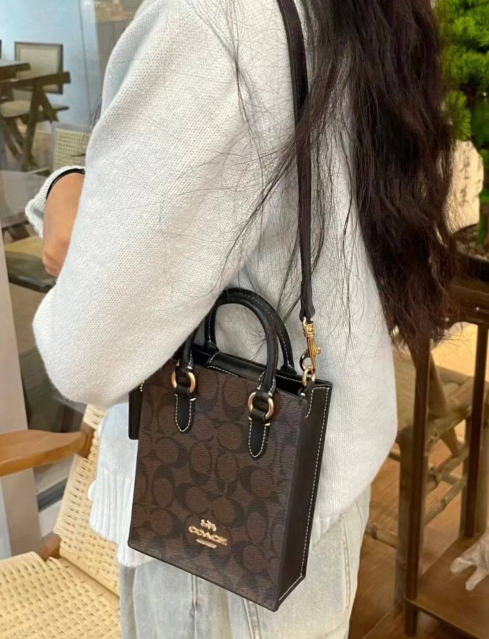 Coach
80 dhs💓

Zain35
♥️♥️♥️