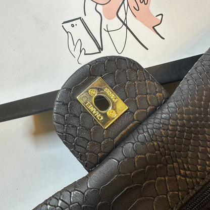 CHANEL 
 GOOD QUALITY 
WITH BOX 🎁🎁🎁
120 dhs✅

Zain39
♥️♥️♥️