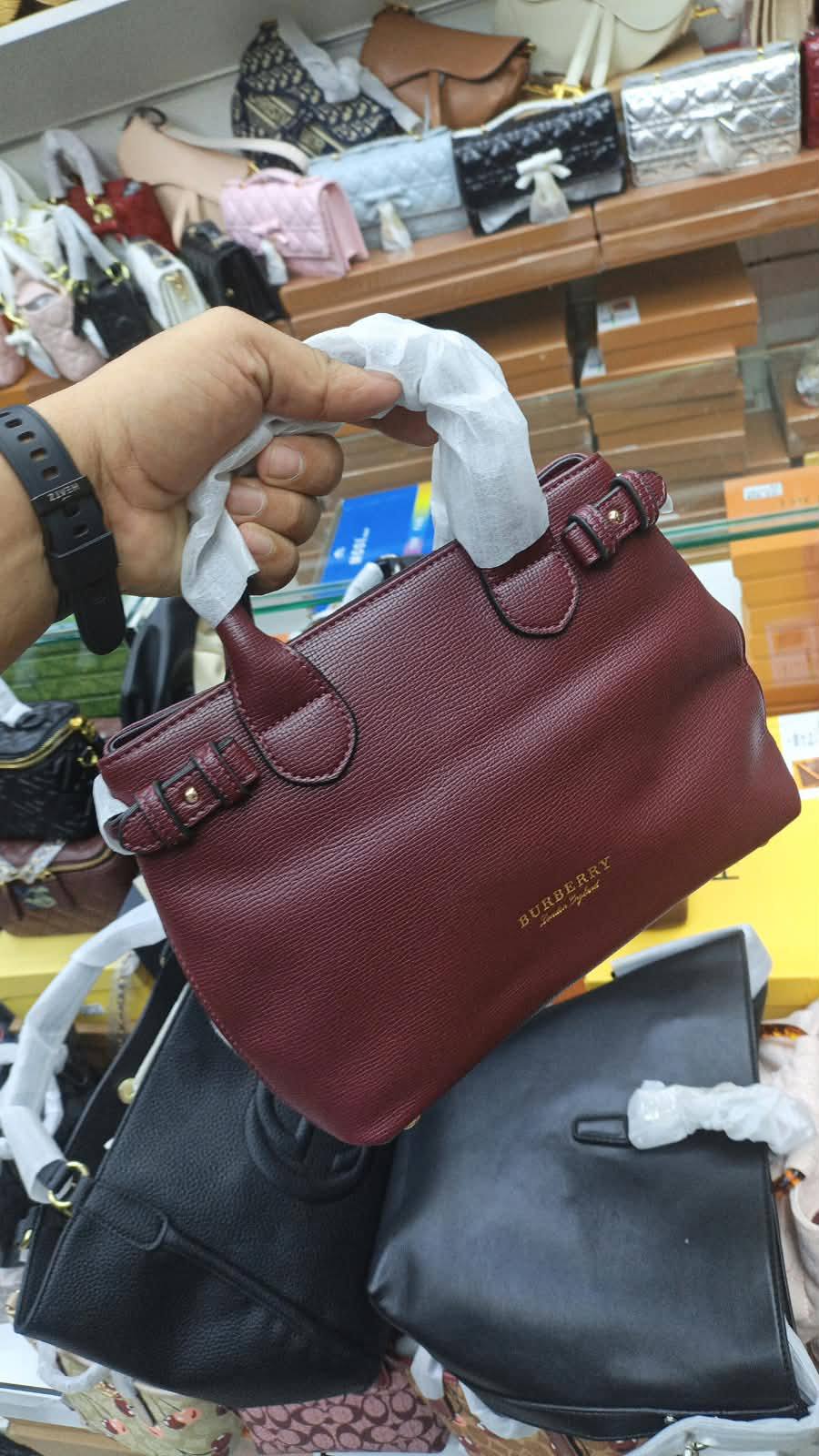 AVAILABLE 
LV
Prada
Ysl 
Coach
Gucci

70 dhs🇦🇪🇦🇪

Zain169
♥️♥️♥️