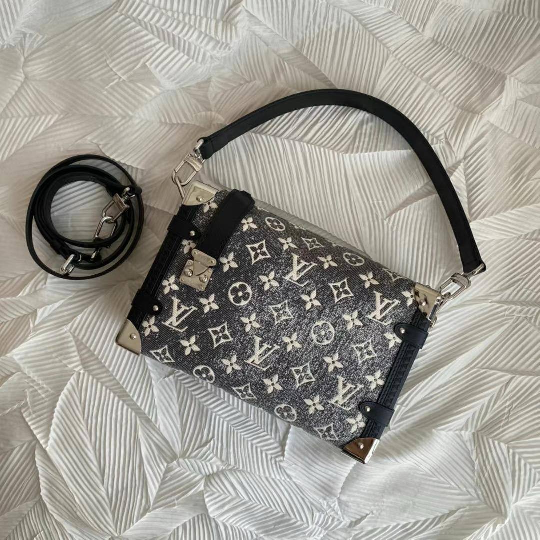 Vuitton Monogram 
Jacquard Denim Side Trunk

For Price 👇 WhatsApp✅
0568585901 
0507557372
0552275751 Owner Zain 👌

Zain71
♥️♥️♥️