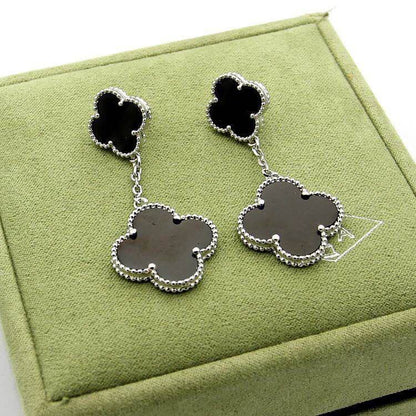 VCA 💫✨
       *Earrings 2 FLOWER*     💎
65 dhs🪙🌨️
             _WITH_
        *GOOD Box*📦
🎁🎁🎁


Zain89
♥️♥️♥️