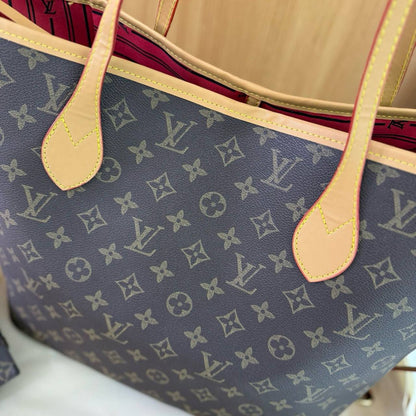 LV

90 dhs💓

43*33*29

with  box
🎁🎁🎁

Zain07
♥️♥️♥️