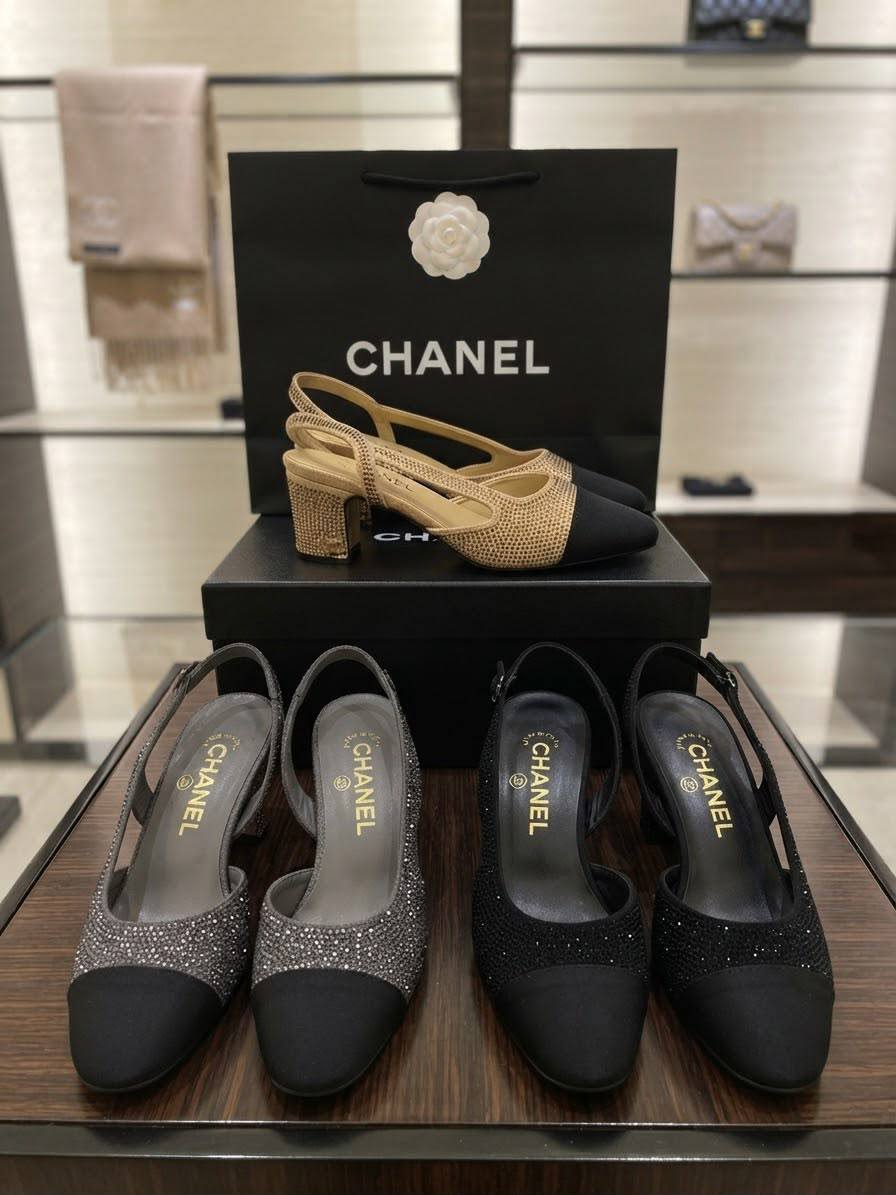 Chanel Lady heel

120 dhs🇦🇪🇦🇪🇦🇪

Size: 36-41 🥰
Withbox & Paper Bag

Zain40
♥️♥️♥️