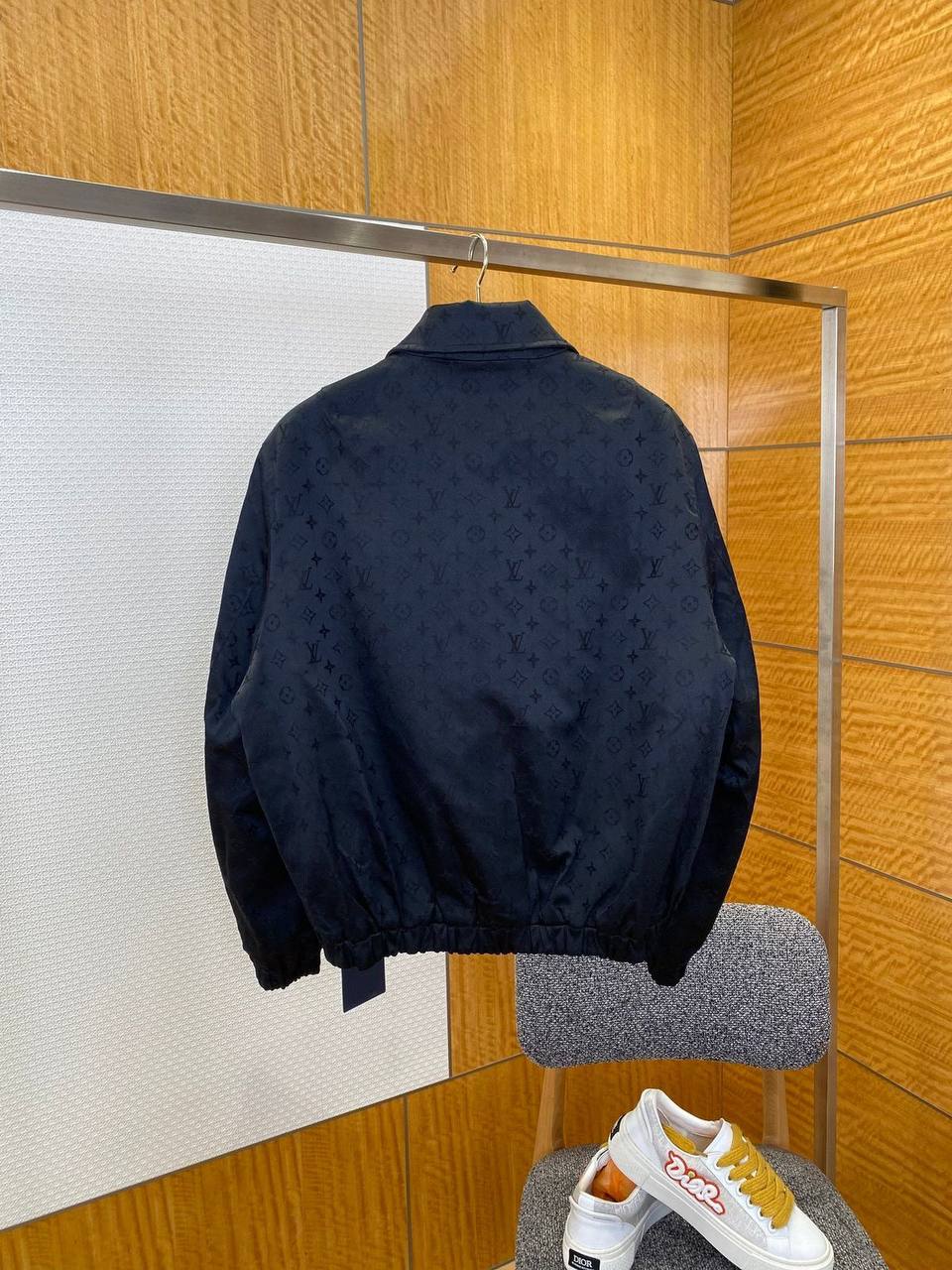 *LV*
Men’s Reversible Jacket
Master Quality 
SMLXLXXL 
850 dhs🪙🌨️

Zain276
♥️♥️♥️