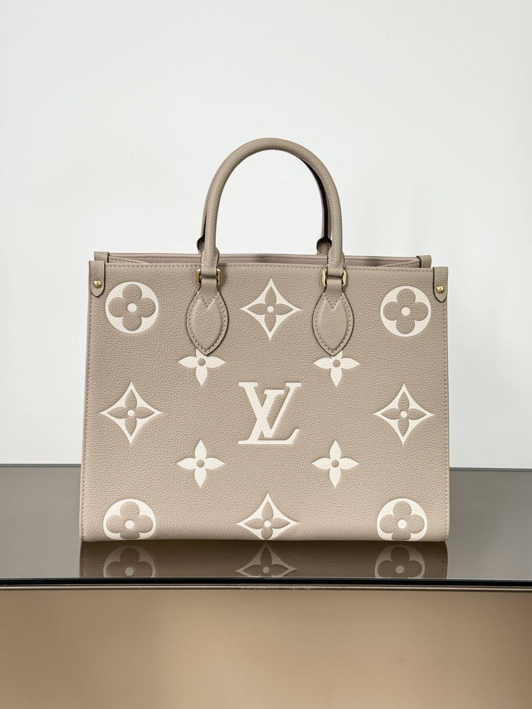 *Lv OnTheGo MM✅*
*Size 35 cm*
For Price 👇 WTSP Text Zain 0568585901

Zain274
♥️♥️♥️