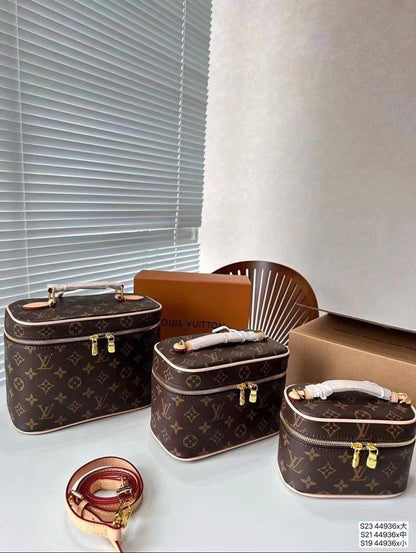 LV 3in1
230 dhs❣️
3in1 high quality 
With box 🎁🎁🎁
only set 

Zain26
♥️♥️♥️
