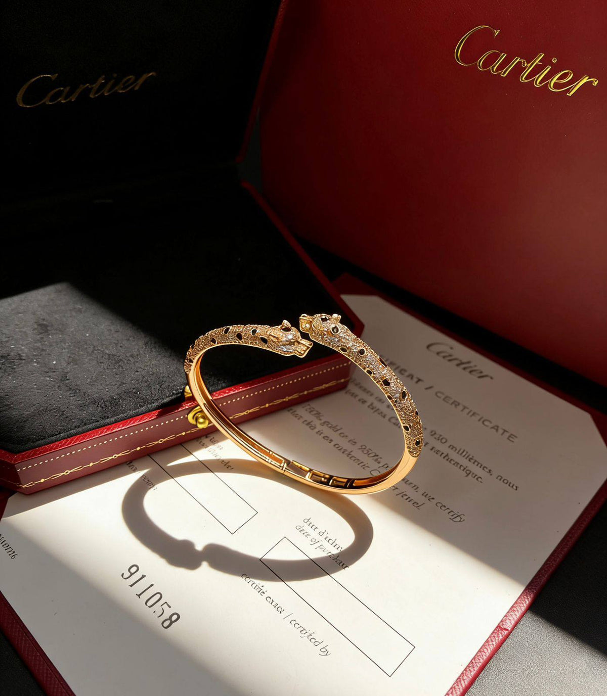 CARTIER BANGLE 
MASTER✨💫
105 dhs🇦🇪🇦🇪

 WITH BOX AND PAPER BAG🛍️🎁

Zain89
♥️♥️♥️