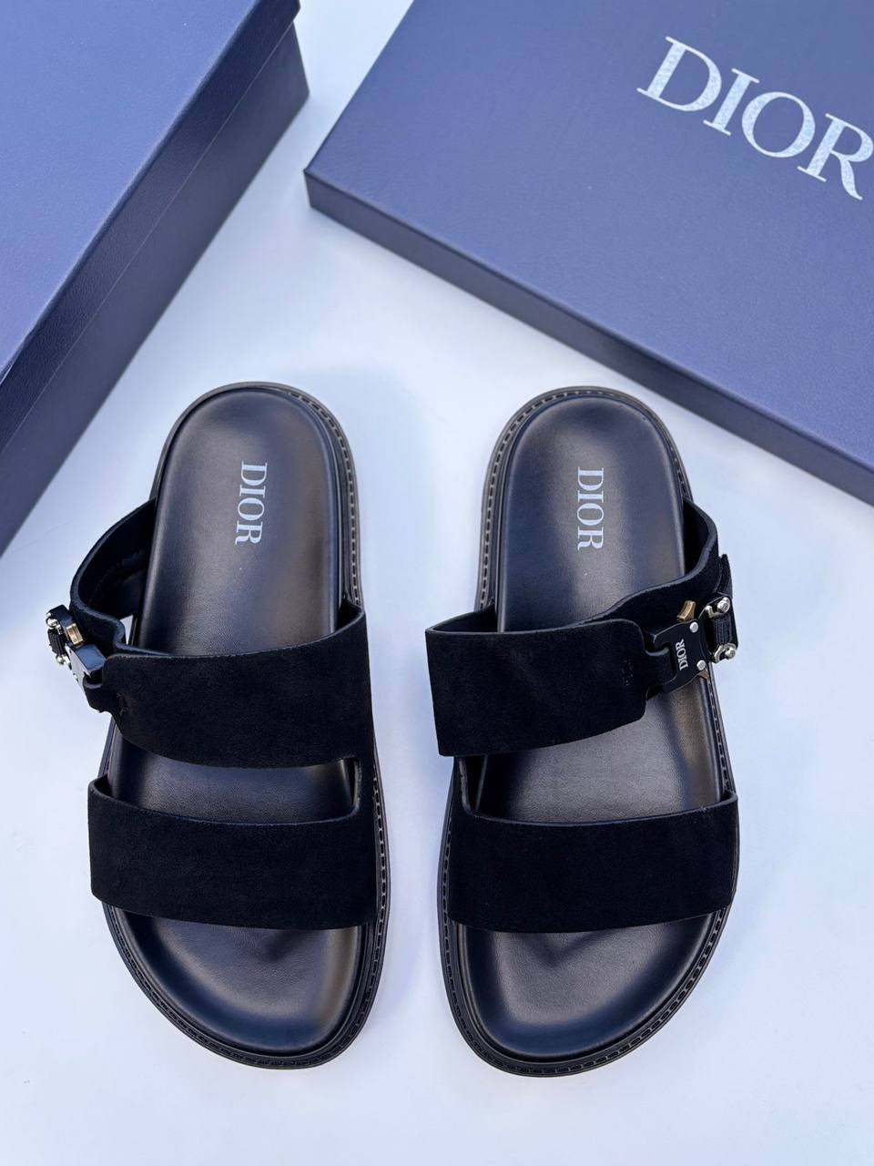 Dior   
130 dhs❤️
Size 40-45

Zain30
♥️♥️♥️