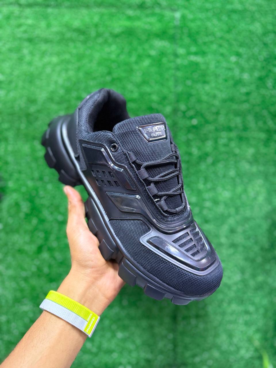 Prada
Size 39to45
75 dhs✅

Zain163
♥️♥️