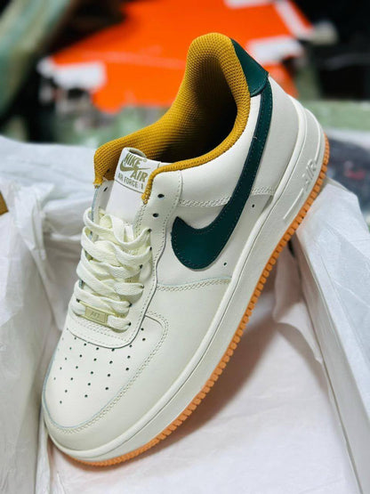 Nike
Size 40 To 45 
110 dhs✅

Zain183
♥️♥️♥️