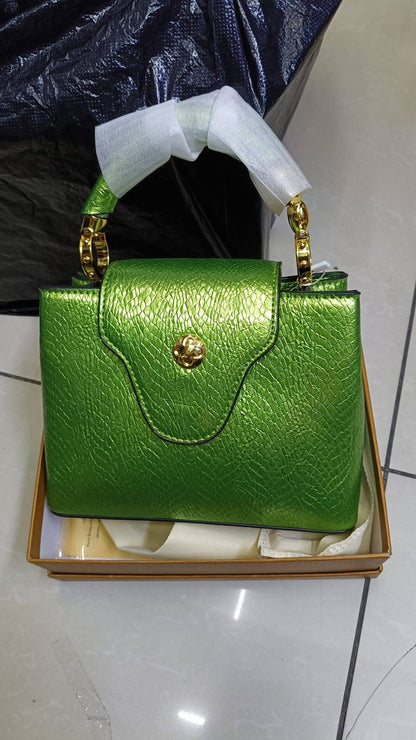 LV
Bags

with box

Zain26
♥️♥️♥️