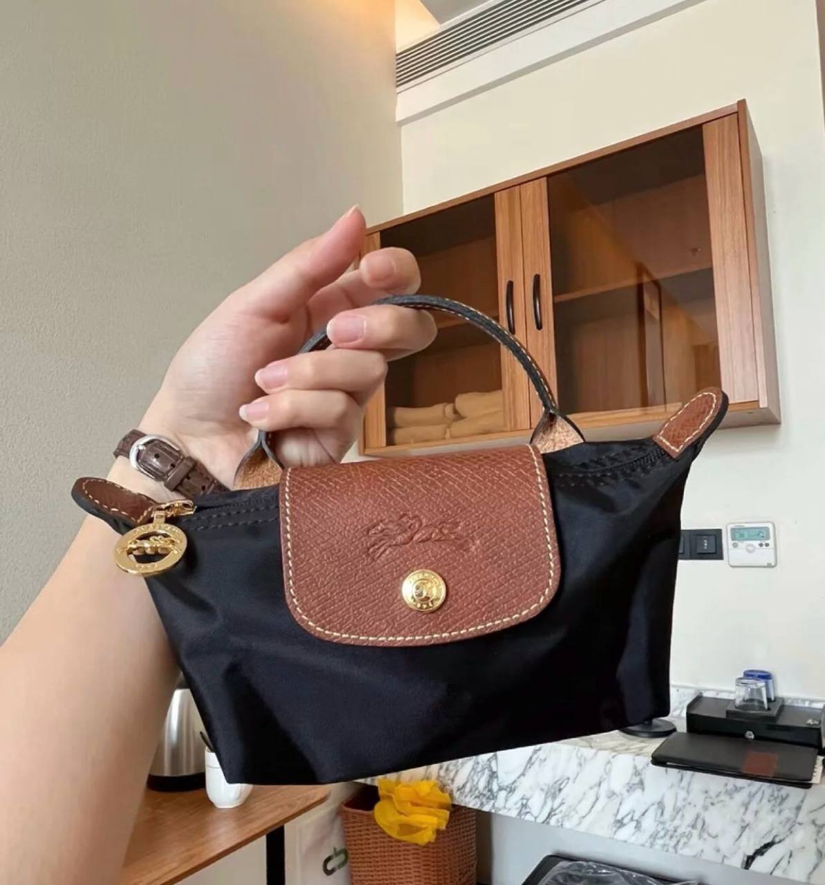 Long Champ mini 
Size：17cm
50 dhs🇦🇪🇦🇪

Zain136
♥️♥️♥️