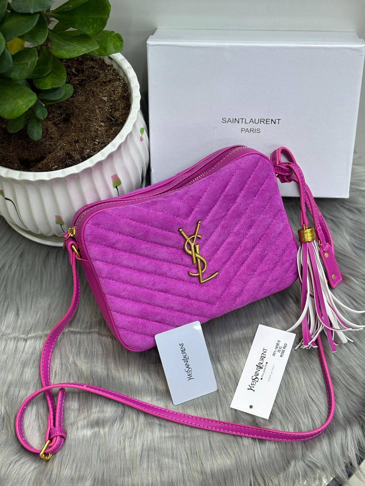 YSL
SIZE  ………23CM 🥰
90 dhs🪙🌨️

with Box
🎁🎁🎁

Zain244
♥️♥️♥️