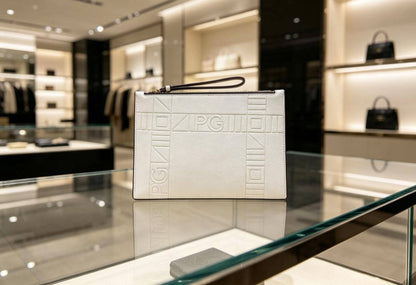Introduction of PG(Purificación García)📌
 70 dhs✅

Full brand name: Purificación García, abbreviated as PG, a Spanish light-luxury designer handbag brand founded in Madrid, Spain, a time-honored European brand focusing on art accessories.

Zain07
♥️♥️♥️