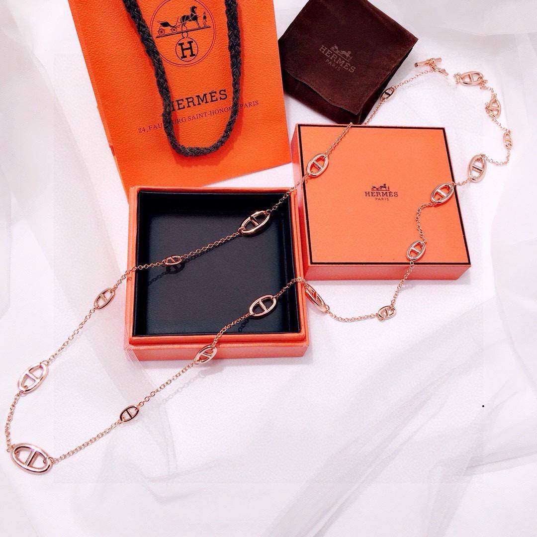 HERMES NECKLACE
MASTER💫✨

150 DHS 🇦🇪🇦🇪🇦🇪
WITH BOX AND PAPER BAG🛍️🎁
Zain89
♥️♥️♥️