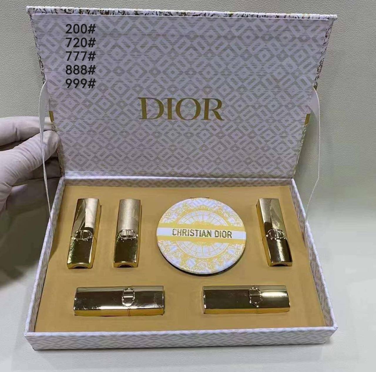 Dior Set
65 dhs💓

Zain105
♥️♥️♥️