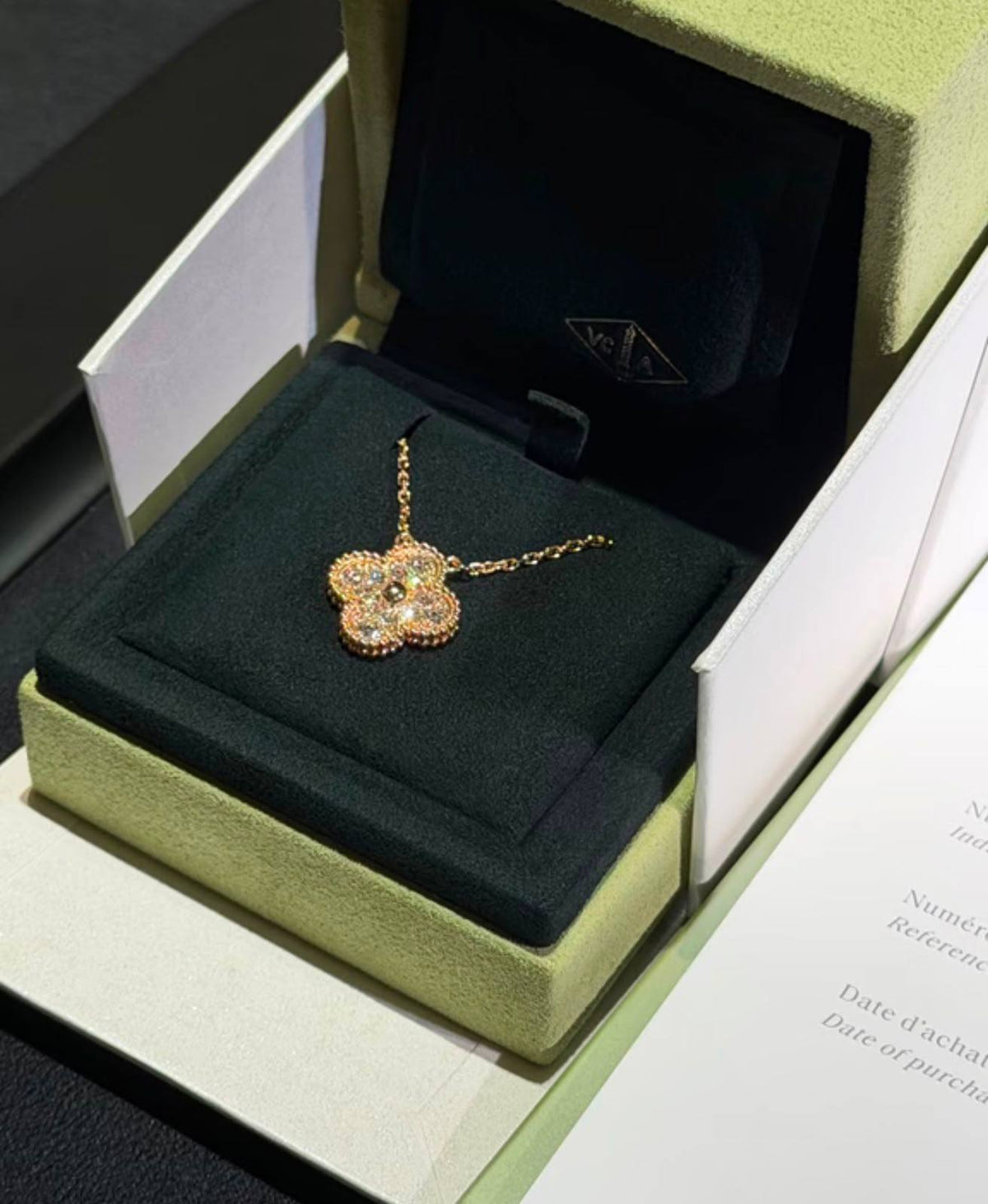 VCA 😍
Necklace❤️‍🔥
Master quality 💯
With normal boxes 🗃️ 
45 dhs🇦🇪🇦🇪🇦🇪


With master box 📦 
80 dhs🇦🇪🇦🇪🇦🇪

Zain216
♥️♥️♥️