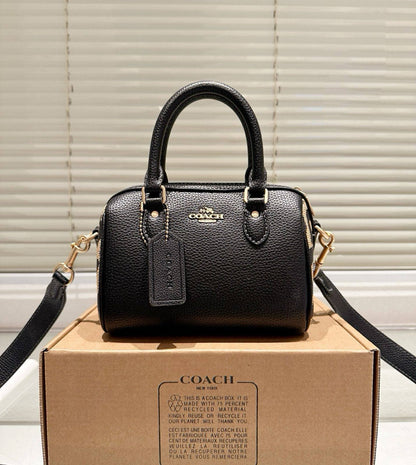 COACH 

NEW CAME GOOD QUALITY 
WITH BOX 
🎁🎁🎁

90 dhs❣️
SIZE: 18cm

Zain279
♥️♥️♥️