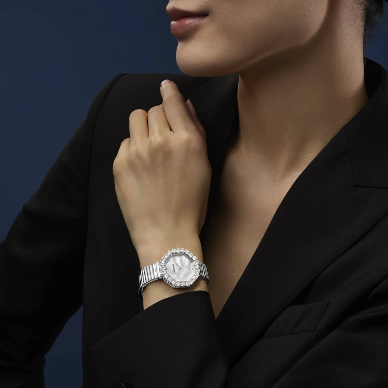 Chopard watch for ladies 
good quality 
300 dhs💓

Zain59
♥️♥️♥️