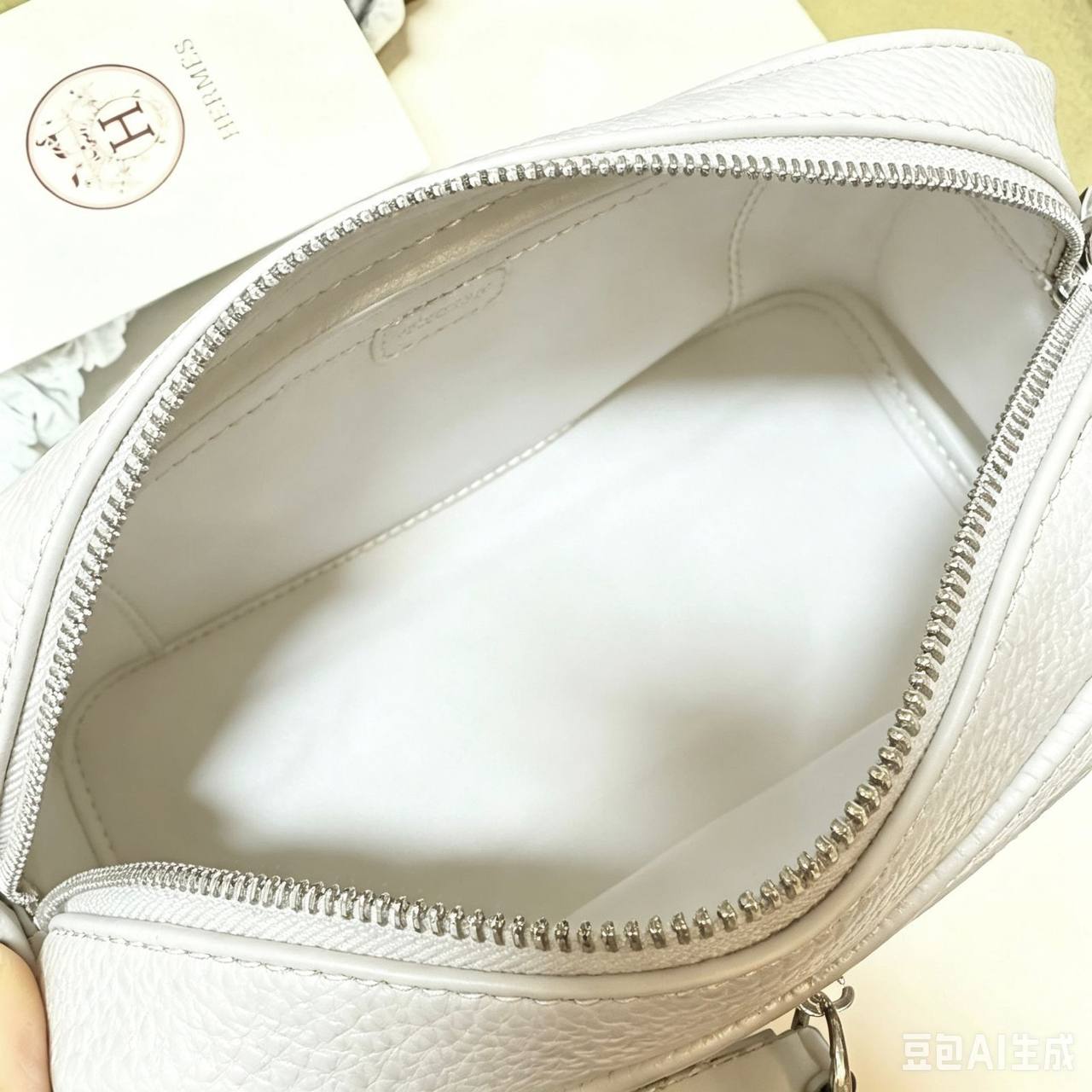HERMES 
 GOOD QUALITY 
WITH BOX  
🎁🎁🎁

100 dhs✅

Zain39
♥️♥️♥️