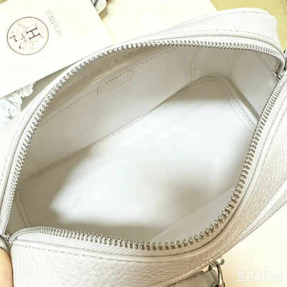 HERMES 
 GOOD QUALITY 
WITH BOX  
🎁🎁🎁

100 dhs✅

Zain39
♥️♥️♥️