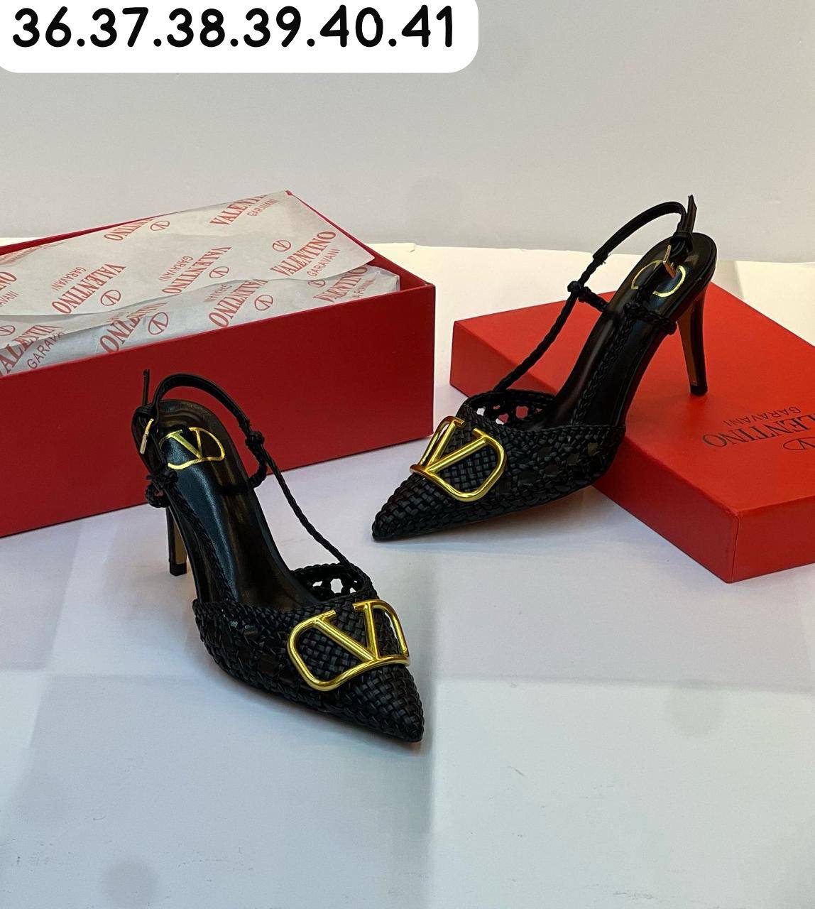Valentino

   Size  .  36.  to 41

100 dhs✅

Zain80
♥️♥️♥️