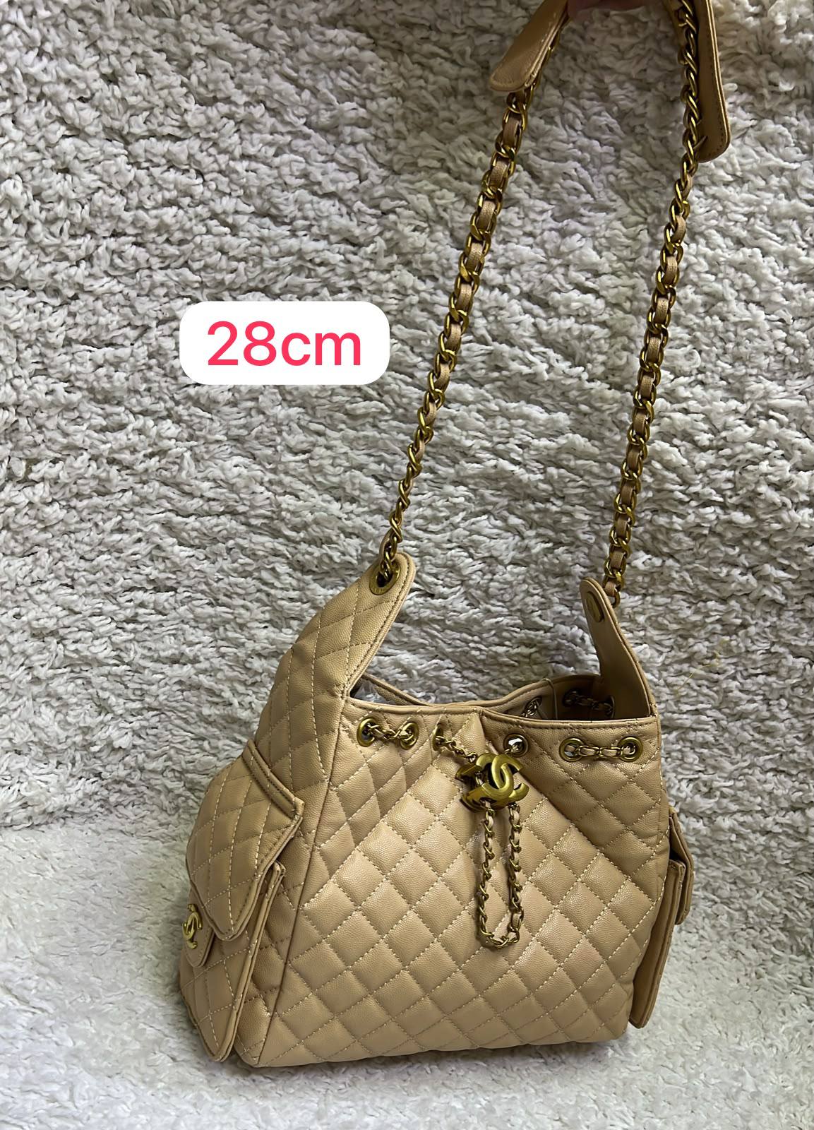 Chanel 
28cm 
with box 
120 dhs✅

Zain168
♥️♥️♥️
