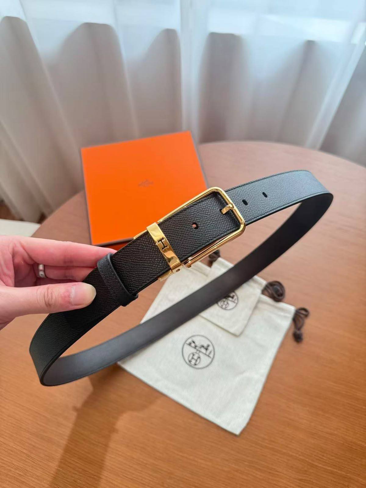 Hermes
For  men
Super master 4cm
With original box

320 dhs🇦🇪🇦🇪


Zain281
♥️♥️♥️