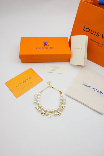 Lv bracelt

80 dhs 

Zain122
♥️♥️♥️