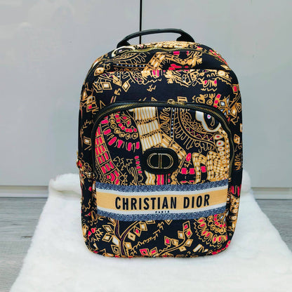 DIOR BACKPACK 
GOOD QUALITY 
55 dhs✅

Zain40
♥️♥️♥️