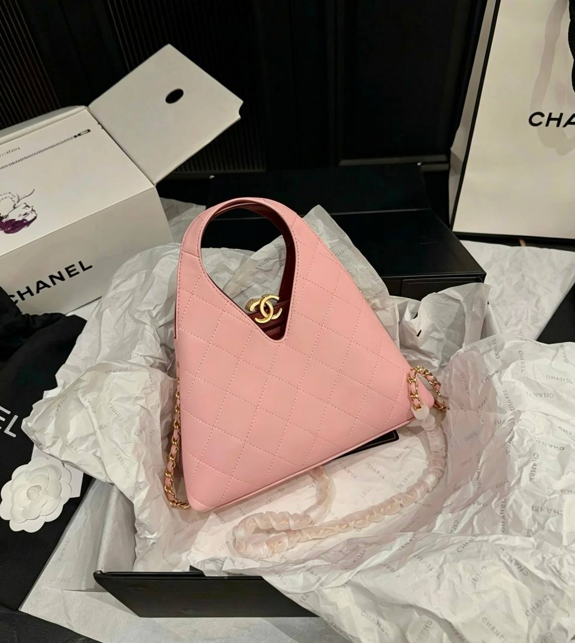 CHANEL
MASTER QUALITY 
WITH BOX 
320 dhs🇦🇪🇦🇪

Zain295
♥️♥️♥️