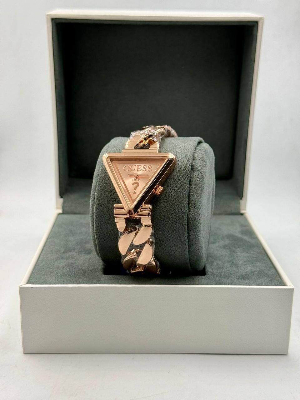 Guess ladies 
55 dhs❣️

Zain08
♥️♥️♥️