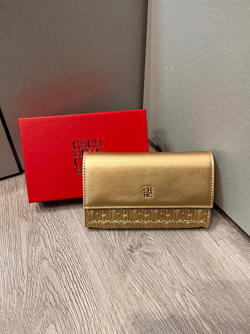 CH
90 dhs🪙🖤
size：20cm

Zain35
♥️♥️♥️