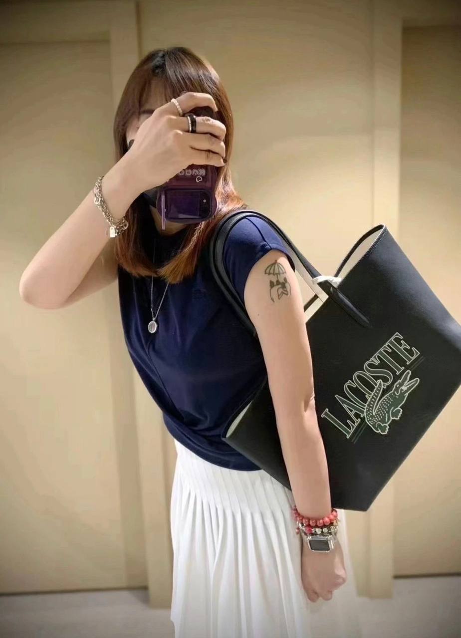 LACOSTE 
NEW DESIGNS 
DOUBLE FACE 
GOOD QUALITY 
75 dhs✅

Zain295
♥️♥️♥️