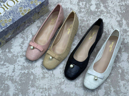 Dior 
Size 36 to 41

115 dhs🌺

Zain175
♥️♥️♥️