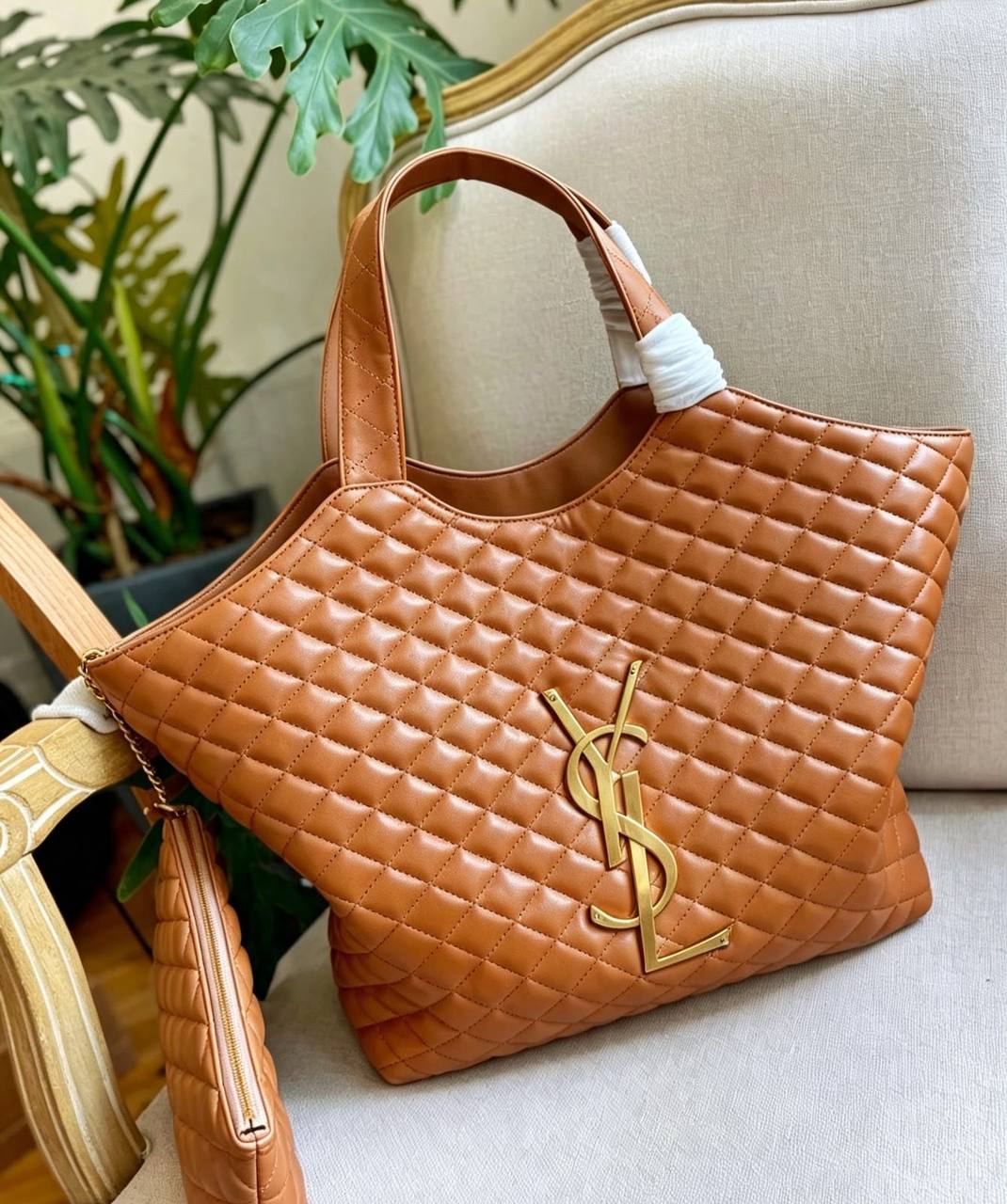 YSL NEW CAME GOOD QUALITY 50CM  
110 dhs🇦🇪🇦🇪

Zain295
♥️♥️♥️