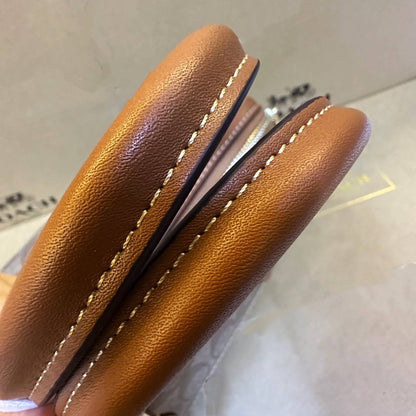 COACH 
HIGH QUALITY 
WITH BOX 
120 dhs💓
25cm

Zain39
♥️♥️♥️